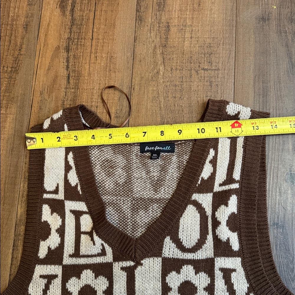 Love Graphic Knit Crop Top in Brown and Cream - Picture 10 of 10